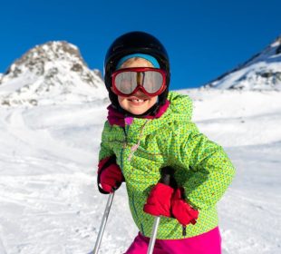 what-is-the-best-age-to-learn-to-ski-905x613