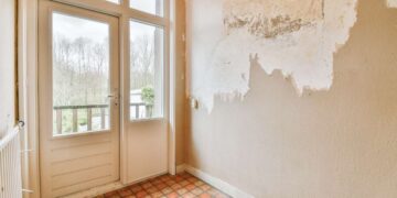 Plastic window and rwhite wall in empty light room at home